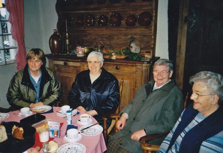 Die Frauen sorgen für Kaffee und Kuchen