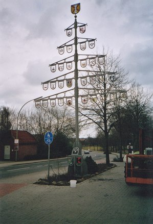 Zunftbaum am Ortseingang von Emsbüren